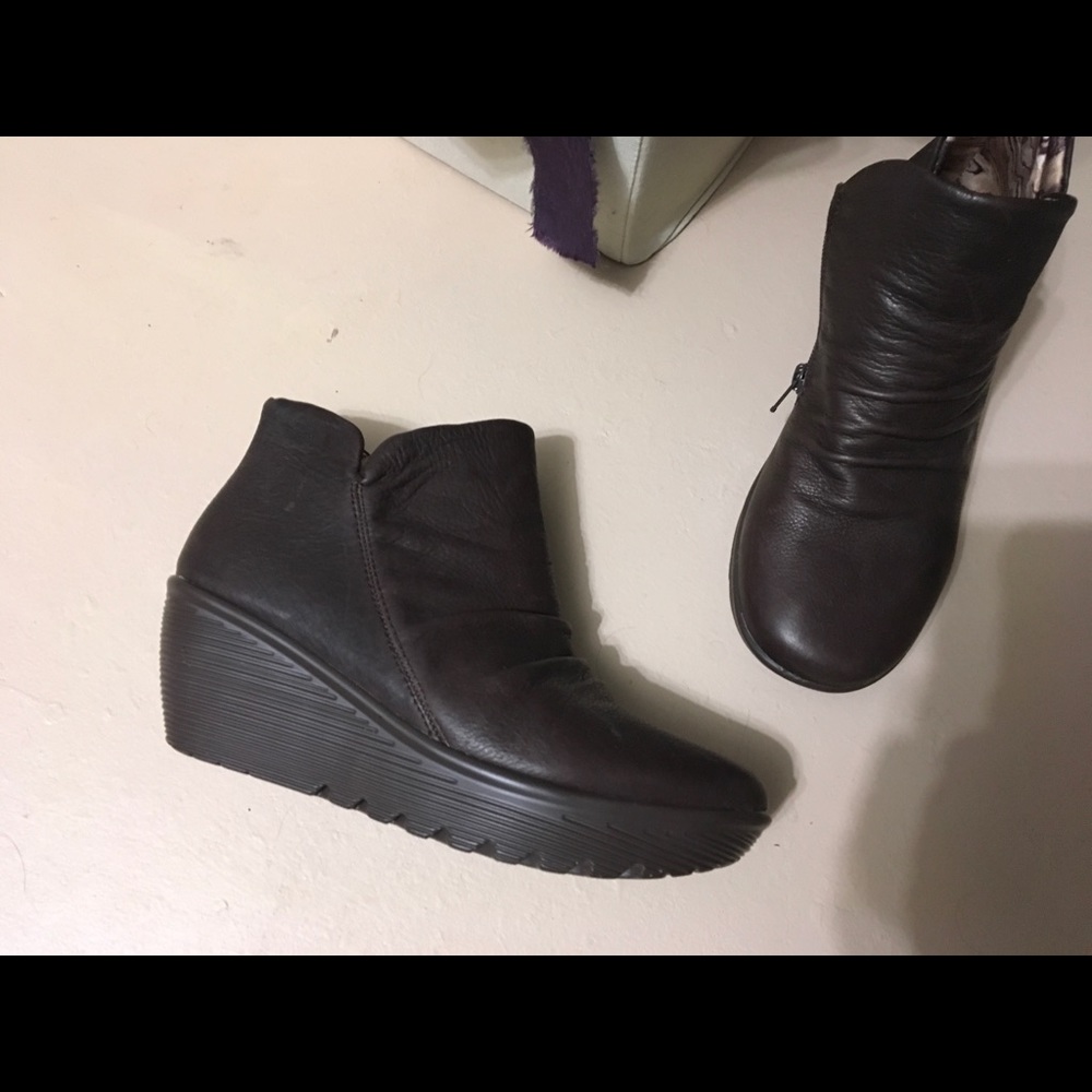 Sketchers boots